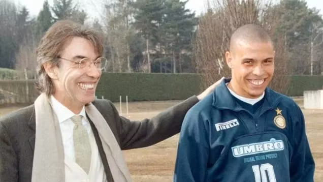 Massimo Moratti, junto con Ronaldo Nazario.