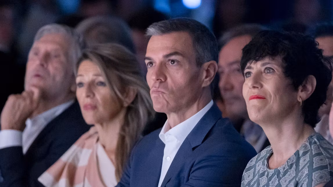 (De izq a der) El ministro de Interior, Fernando Grande-Marlaska, la vicepresidenta segunda y ministra de Trabajo, Yolanda Díaz, el presidente del Gobierno, Pedro Sánchez, la ministra de Inclusión, Seguridad Social y Migraciones, Elma Saiz.
