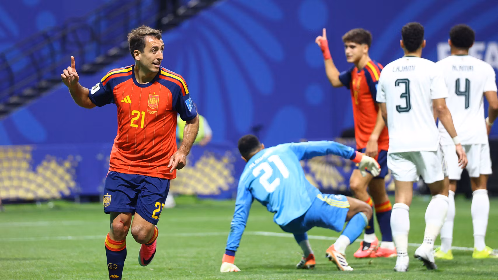 Mikel Oyarzabal celebra uno de sus goles ante Arabia Saudí.