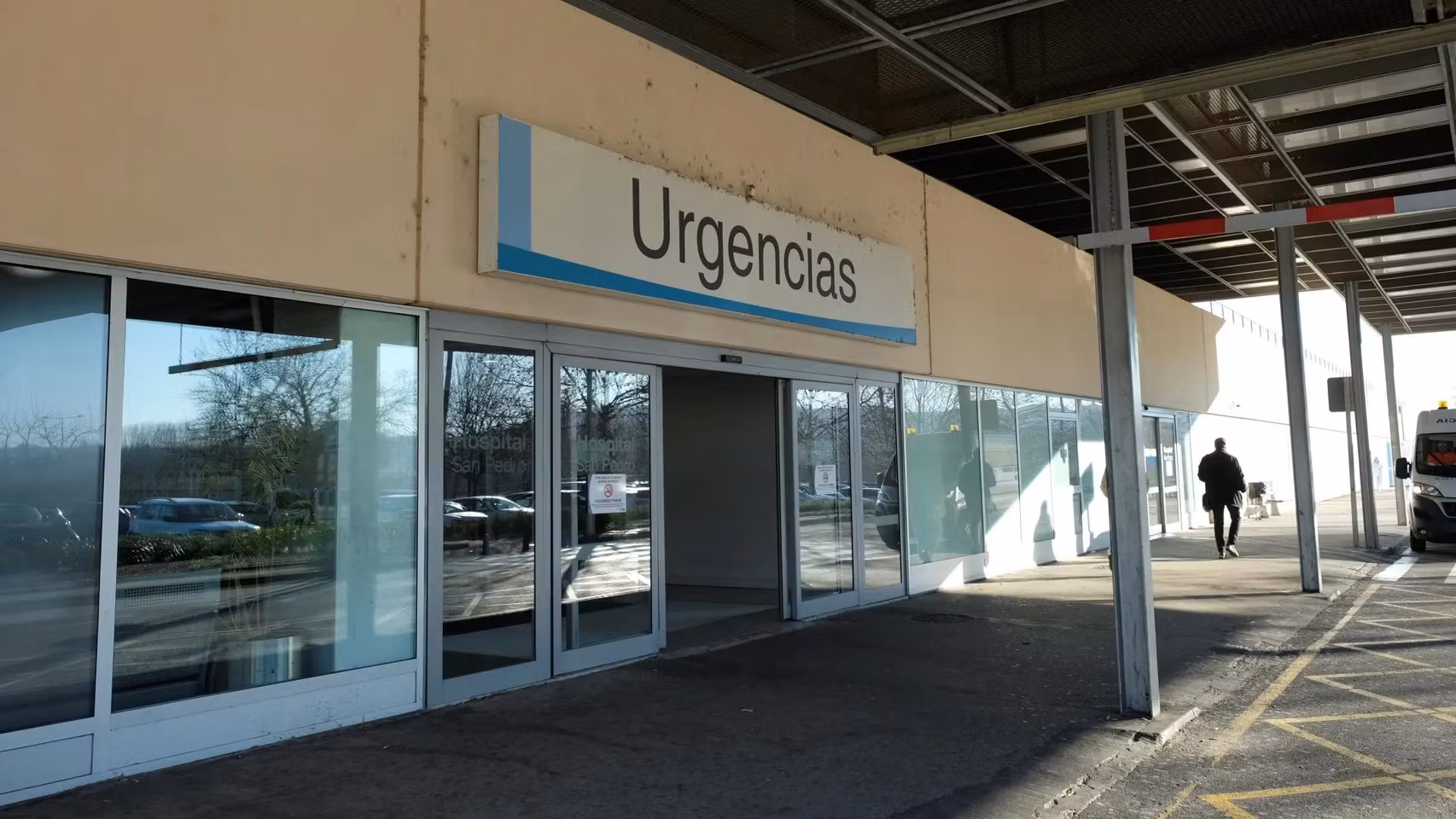 Entrada a zona de urgencias en centro de salud