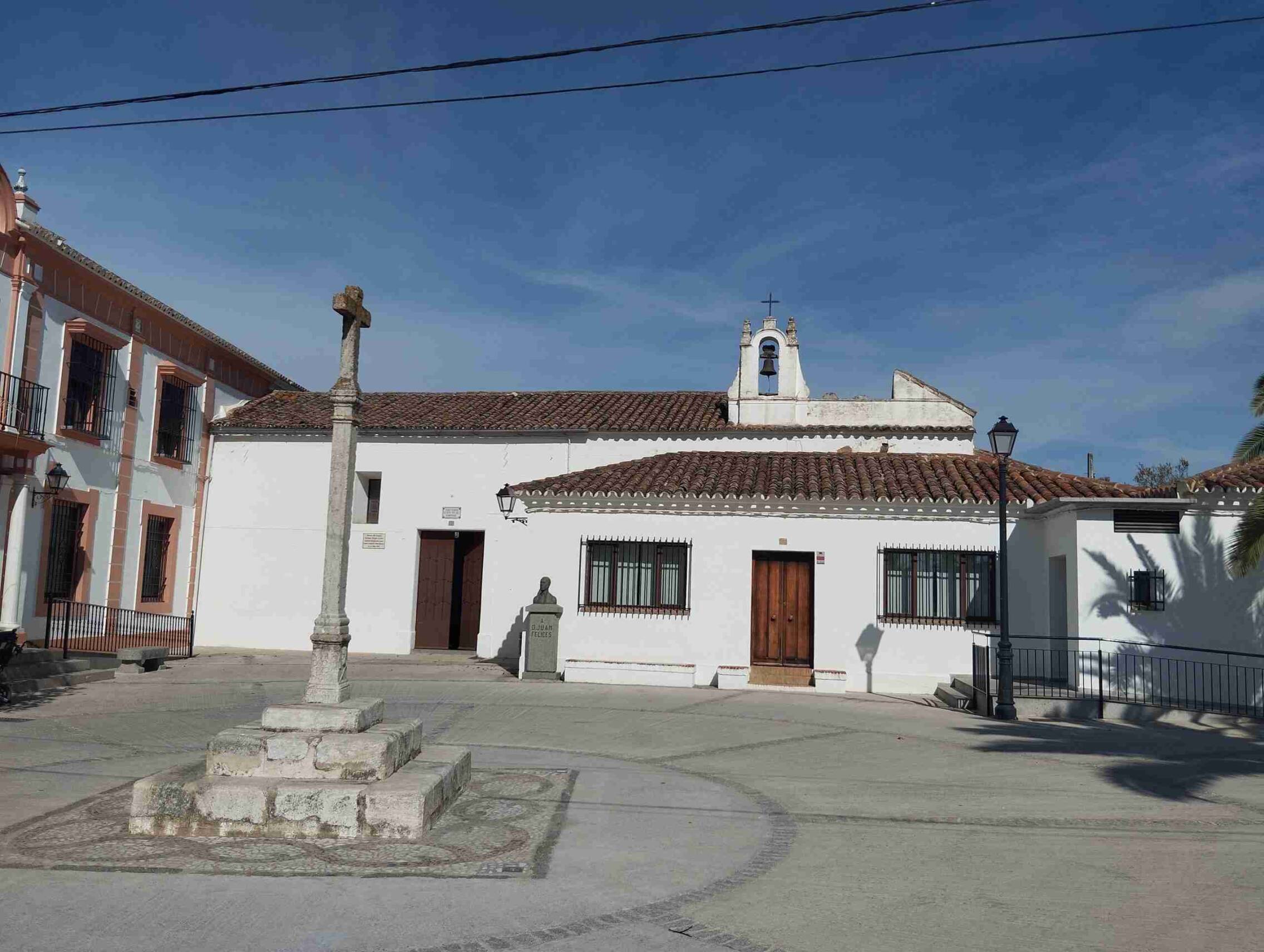 Foto: El encantador pueblo de Extremadura coronado por un castillo medieval. (Turismo Burguillos del Cerro)