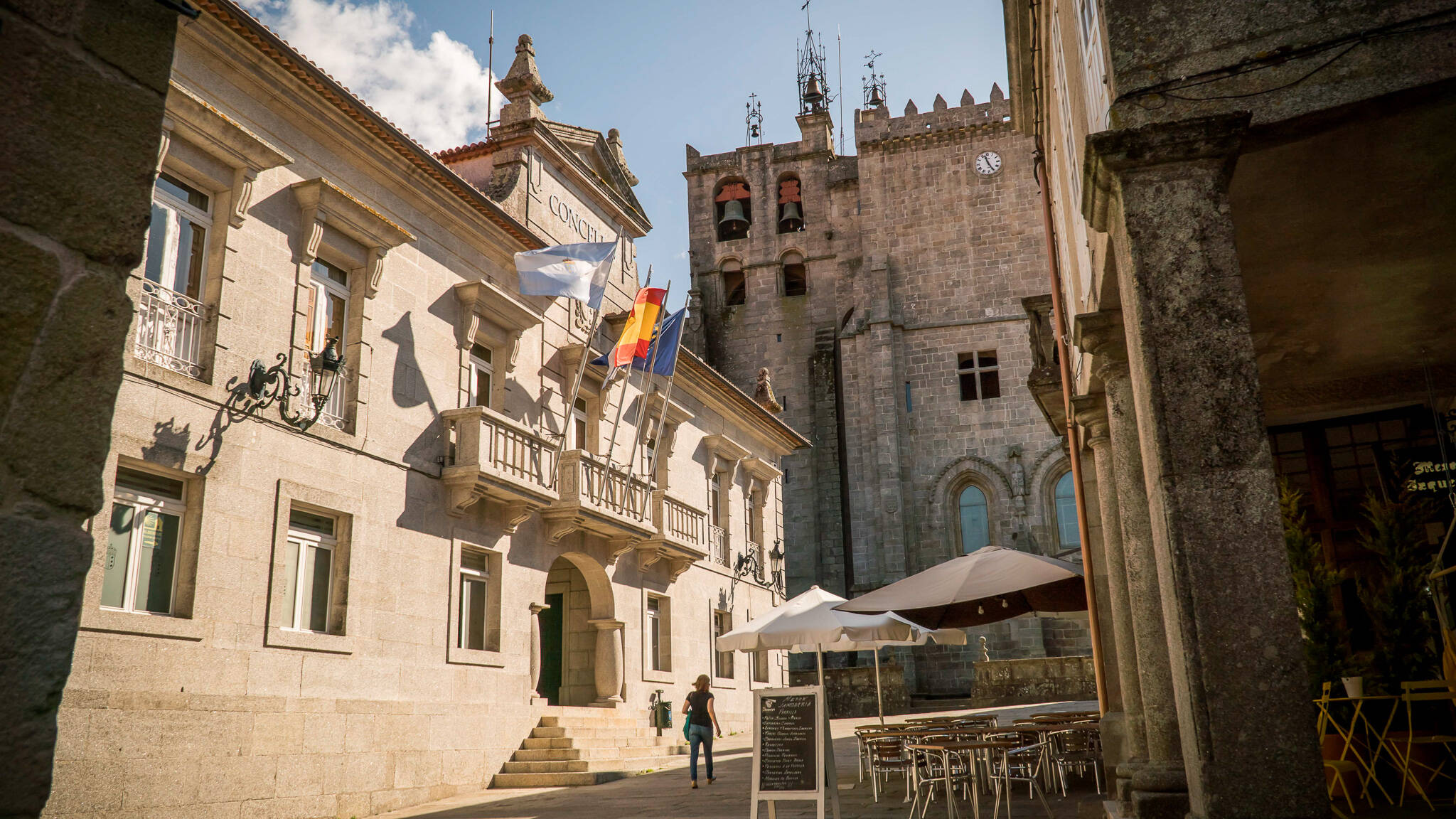 Foto: La ciudad de Galicia donde han aparecido unos restos romanos en medio de una de sus plazas. (Concello de Tui)