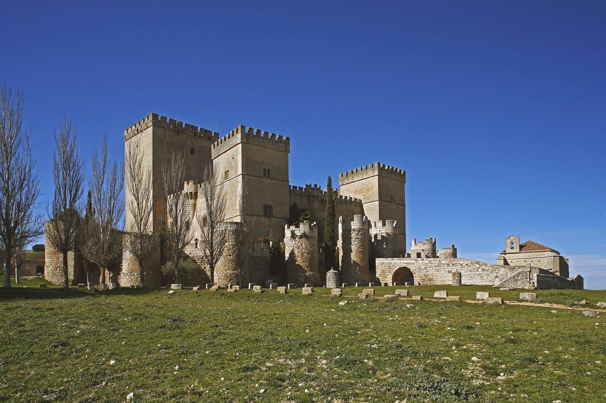 Foto: Un castillo gótico del siglo XV que es Monumento Nacional. (Turismo de Castilla y León)