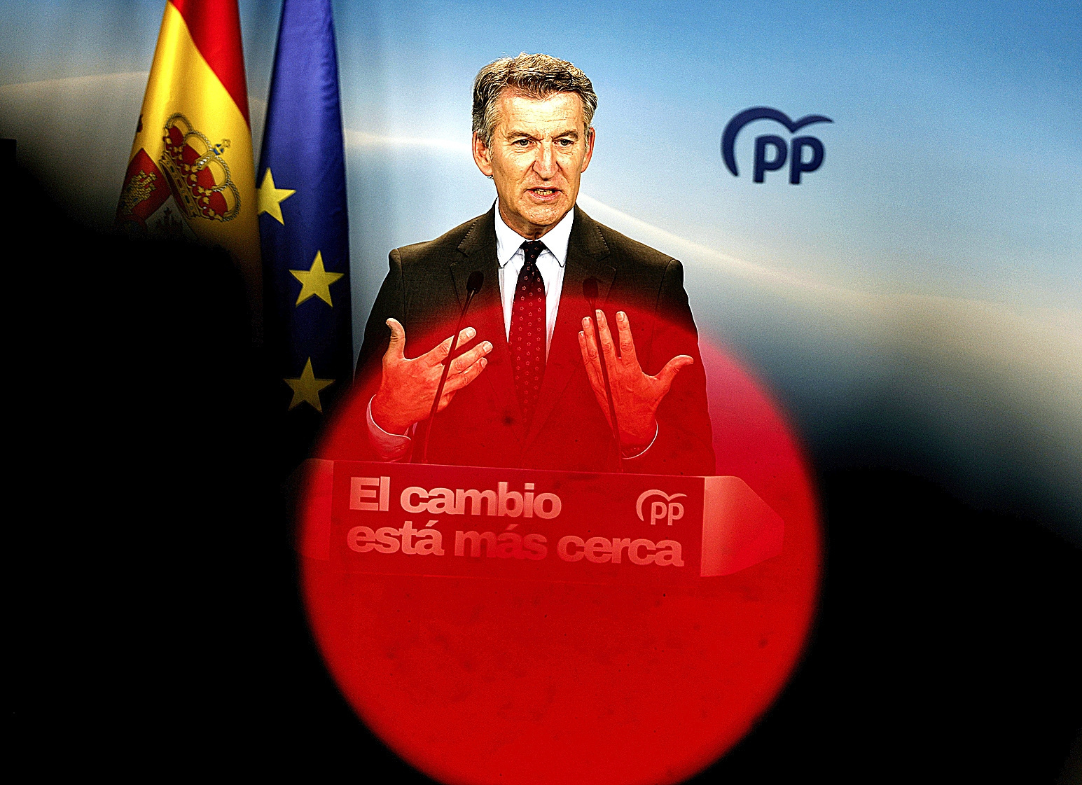 El líder del PP, Alberto Núñez Feijóo, durante la rueda de prensa ofrecida en la sede nacional de su partido el pasado lunes. RODRIGO JIMÉNEZ / EFE