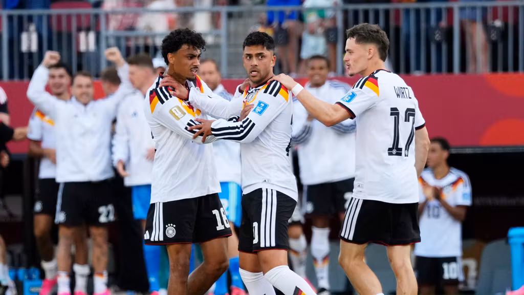 Los jugadores de Alemania celebran el gol de Undav.