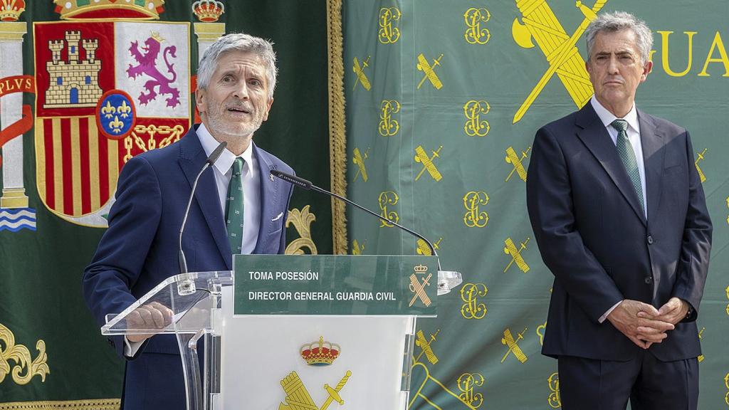 El ministro del Interior, el nuevo director de la Guardia Civil, Leonardo Marcos, y el Jefe del Estado Mayor de la Defensa, almirante Teodoro López Calderón.