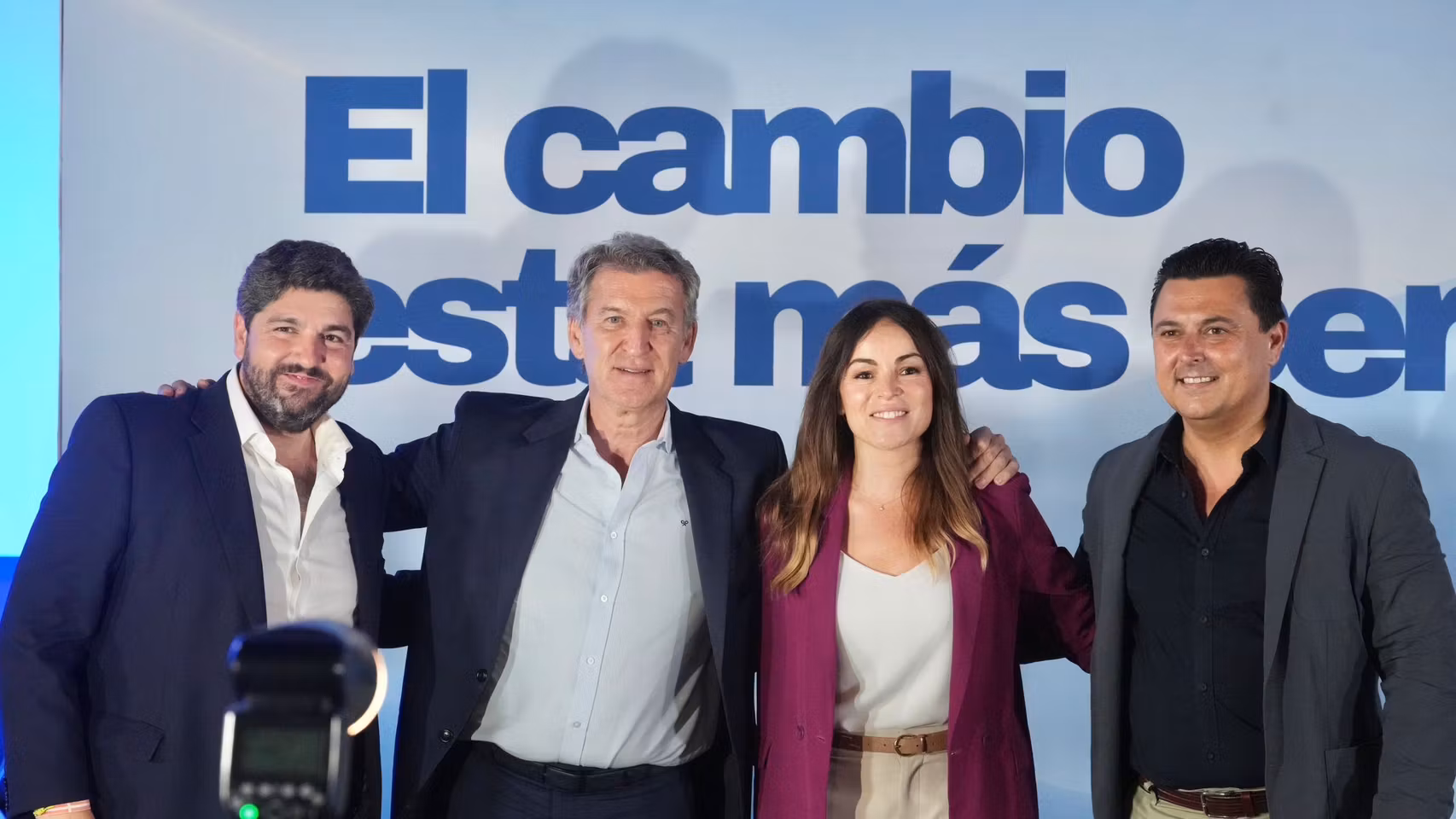  Fernando López Miras, Alberto Núñez Feijóo, Rebeca Pérez y José Miguel Luengo, durante el acto del partido celebrado en Murcia