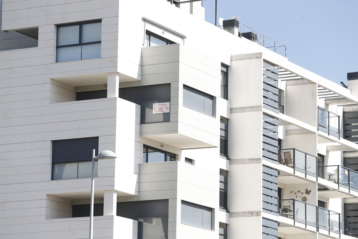 Una vivienda a la venta en un bloque de pisos (Europa Press)