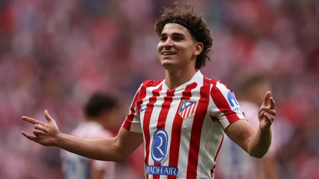 Julián Álvarez celebra un gol al Real Madrid en el derbi en el Metropolitano