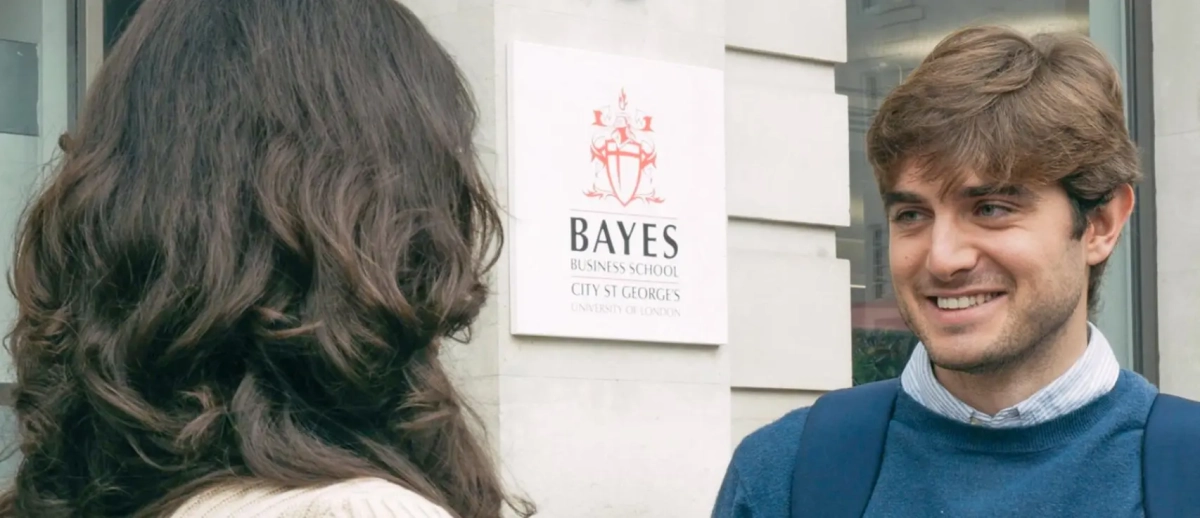 Alumnos de IEB en BAYES Business School (Londres).