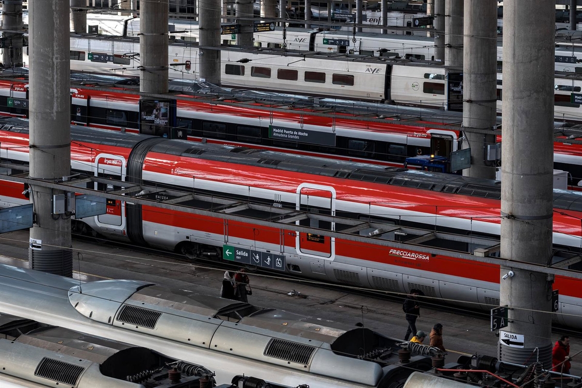 Trenes parados en una estación (Europa Press)