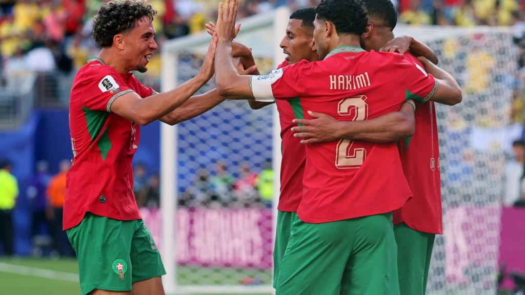 Los jugadores de Marruecos celebran el gol de Saibari.