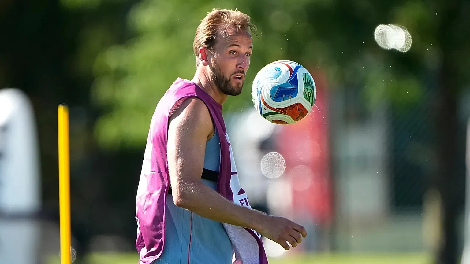 England's Harry Kane, right, and Bukayo Saka practice for the World Cup soccer tournament in Kansas City, Mo., Saturday, June 13, 2026.