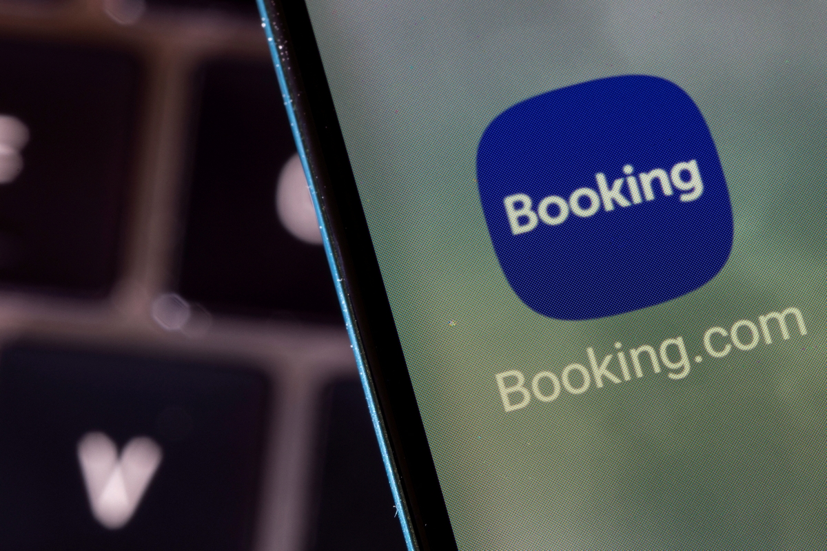 La aplicación de Booking en la pantalla de un teléfono. (REUTERS/Dado Ruvic)