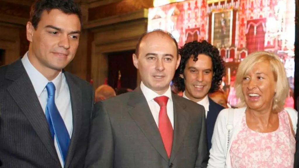 Sánchez en su época de concejal de Madrid, junto a Oscar Iglesias, Pedro Zerolo y a la portavoz del grupo socialista en esa época, Pilar Gallego