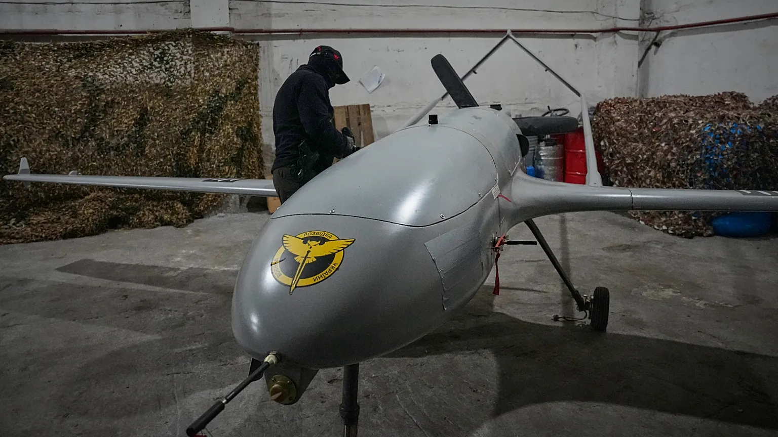 A serviceman of Ukraine's defense intelligence prepares a one-way drone against Russia in an undisclosed location in Ukraine 28 May, 202