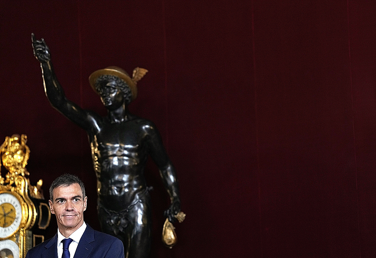 El presidente del Gobierno, Pedro Sánchez, en el Palacio Real de Madrid ayer durante la recepción del papa León XIV.