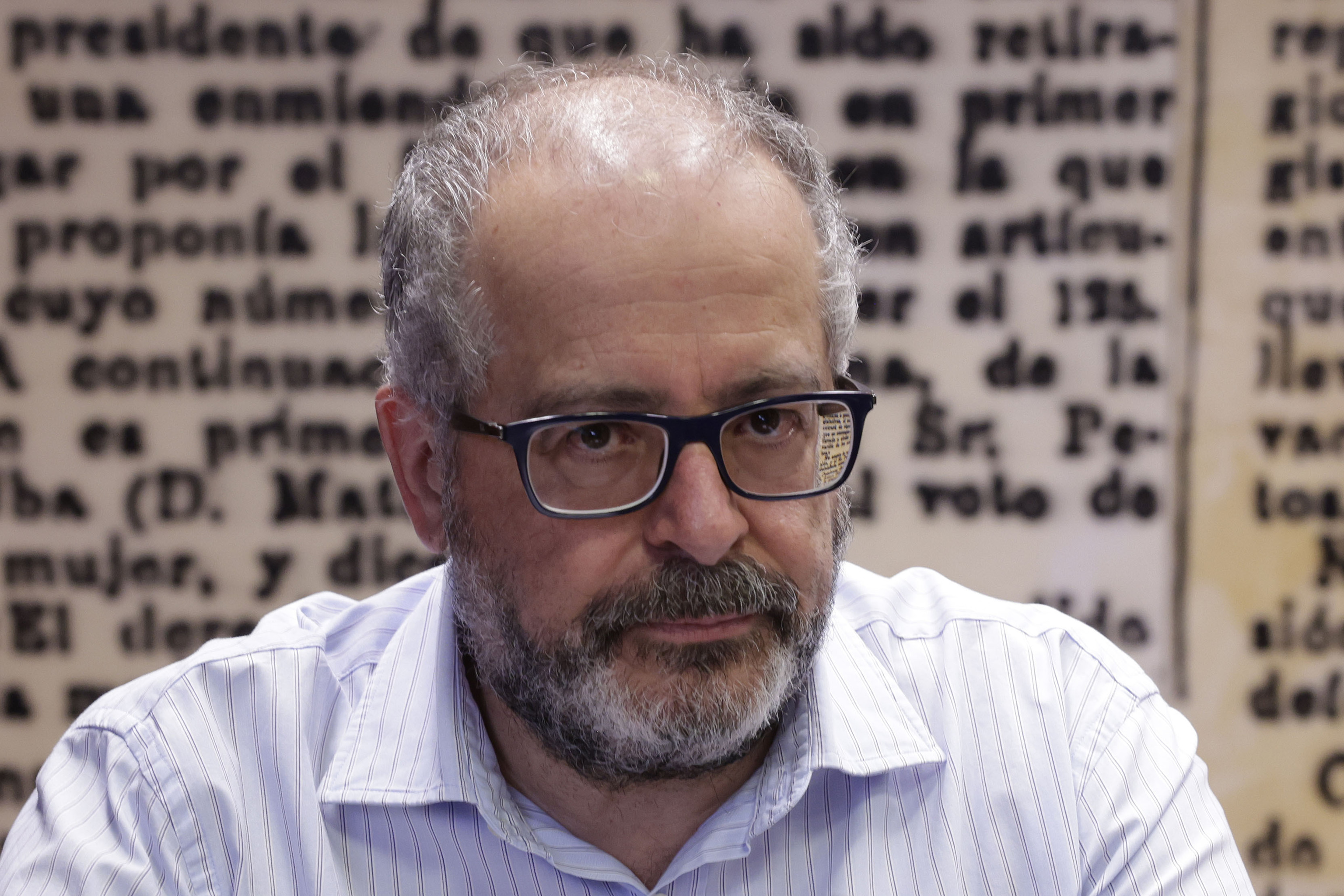 El secretario de la mesa de contratación de la obra de los túneles de Belate, Lorenzo Serena, en la comisión de investigación del Senado. ANTONIO HEREDIA