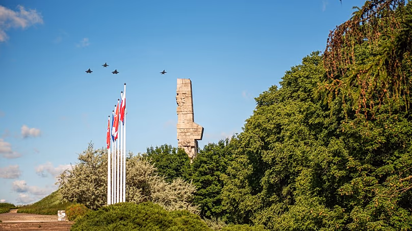 The first Polish F-35s escorted by F-16 fighters over Westerplatte in Gdańsk.