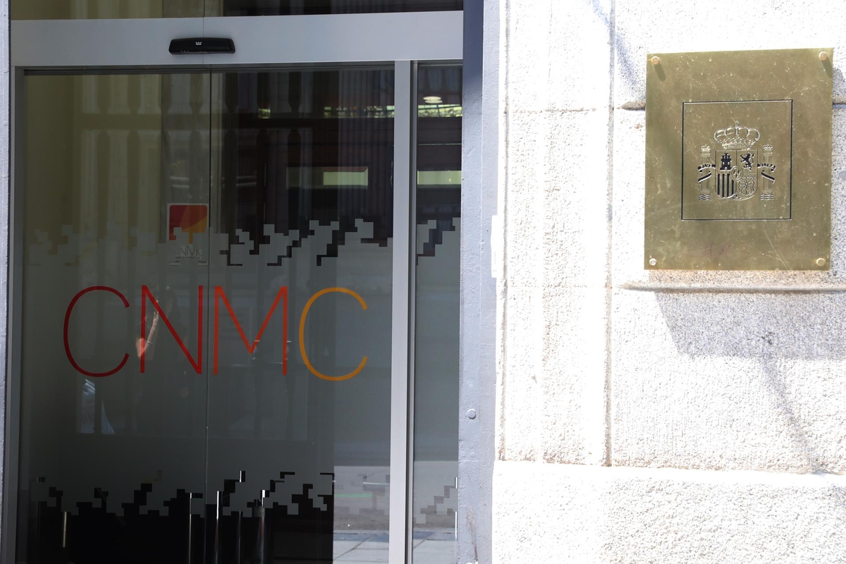 Entrada de la sede de la CNMC en Madrid. (Europa Press)