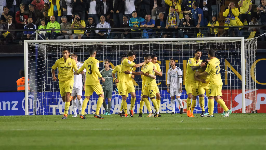 Los jugadores del Villarreal celebran uno de los goles en el empate ante el Real Madrid.