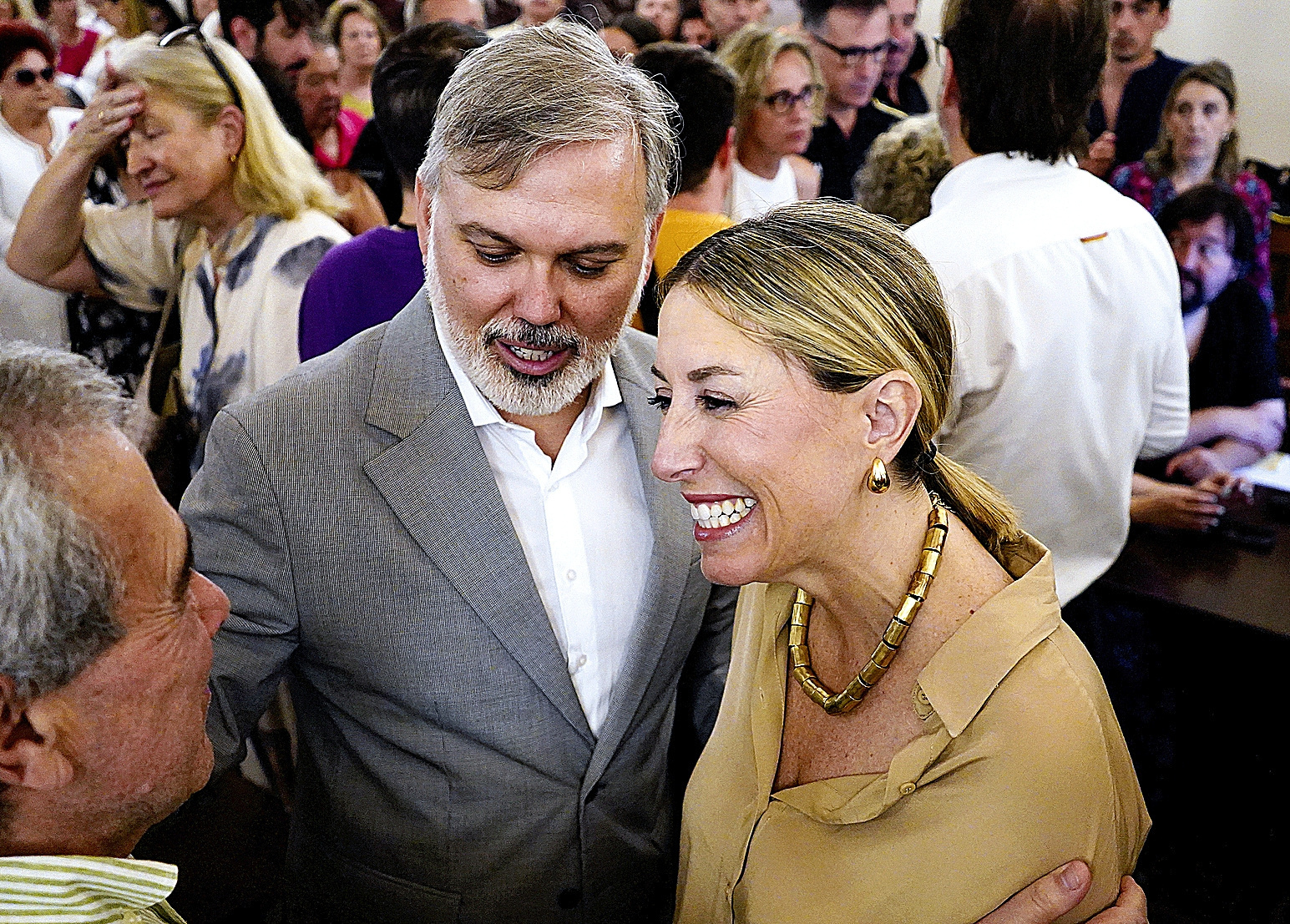 Fernando Pizarro, en su despedida como alcalde de Plasencia, junto a la presidenta extremeña, María Guardiola.