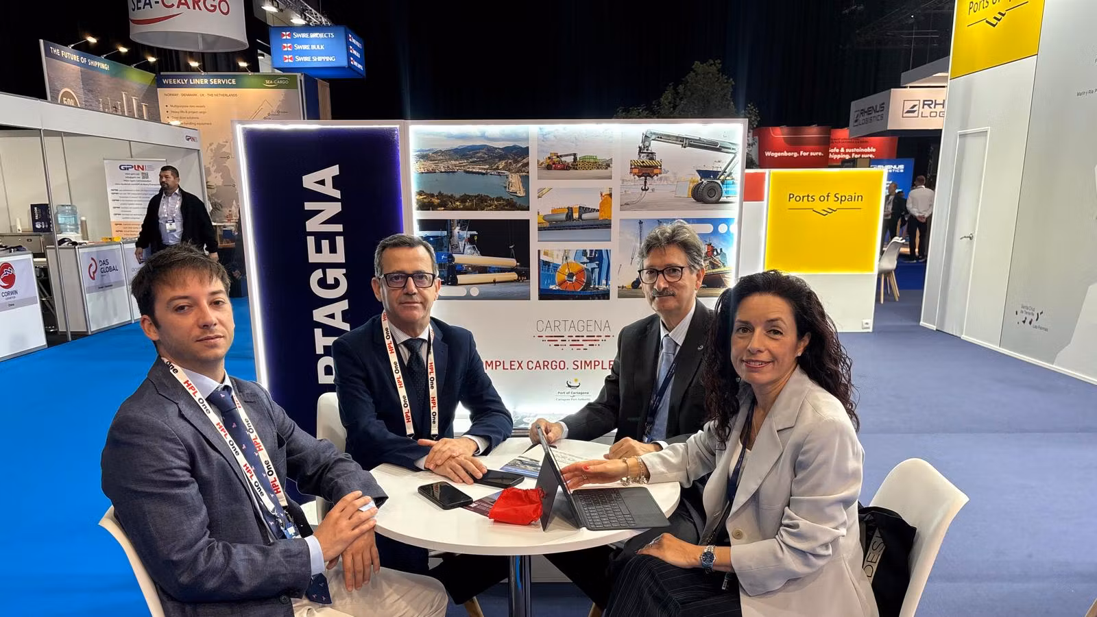 Representantes del Puerto de Cartagena durante una reunión comercial en Breakbulk Europe,