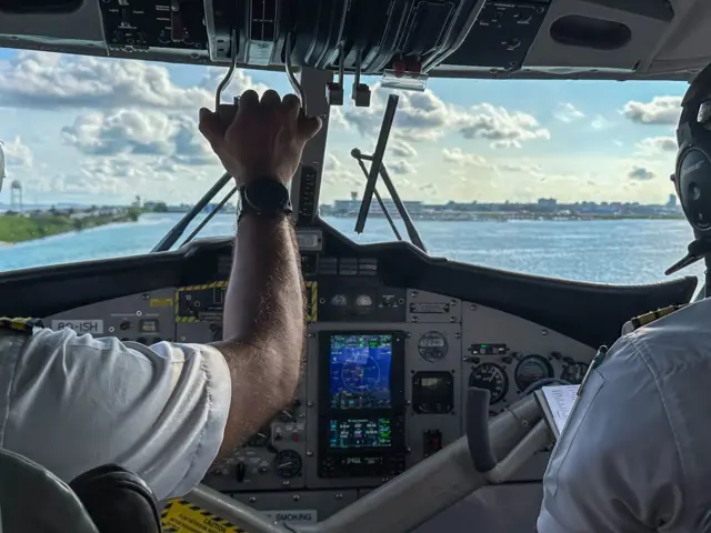 La cabina de un avión