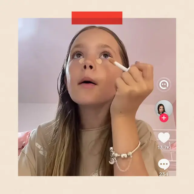 Ellie‑May grabando un video de “prepárate conmigo” de cuidado de la piel y maquillaje.