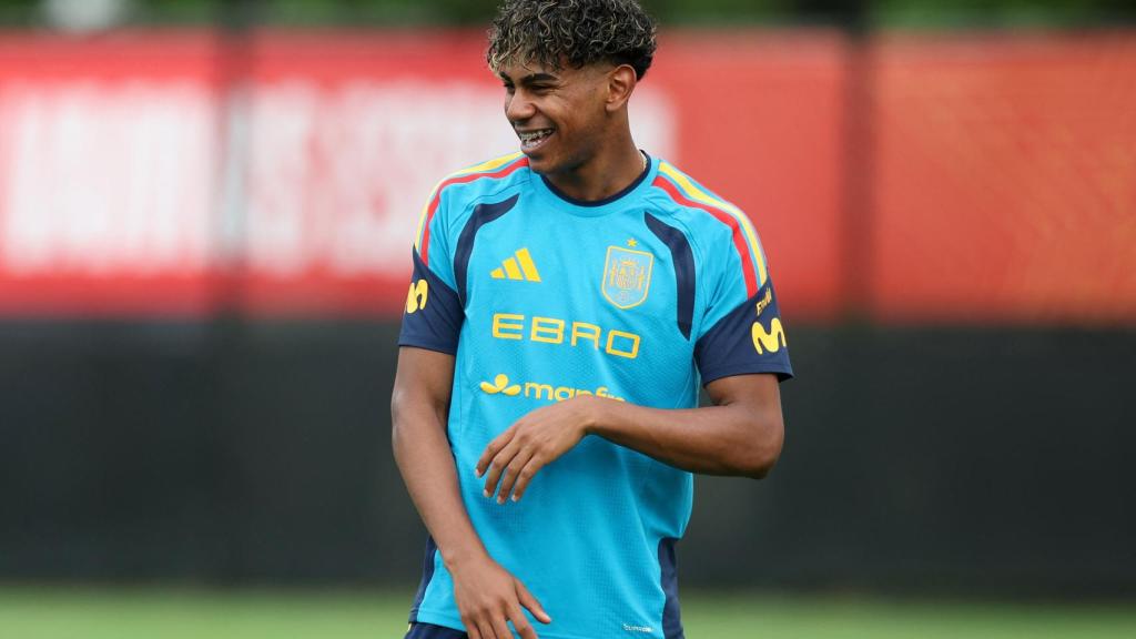 Lamine, sonriente en un entrenamiento.