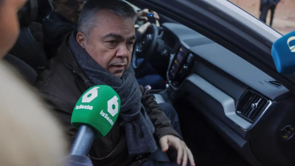 El exsecretario de Organización del PSOE Santos Cerdán a su salida del Juzgado de Primera Instancia de Tafalla (Navarra).