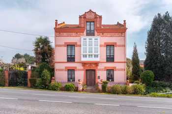 Casa de 'El Moreno', en venta en Asturias con suelos de Gaudí