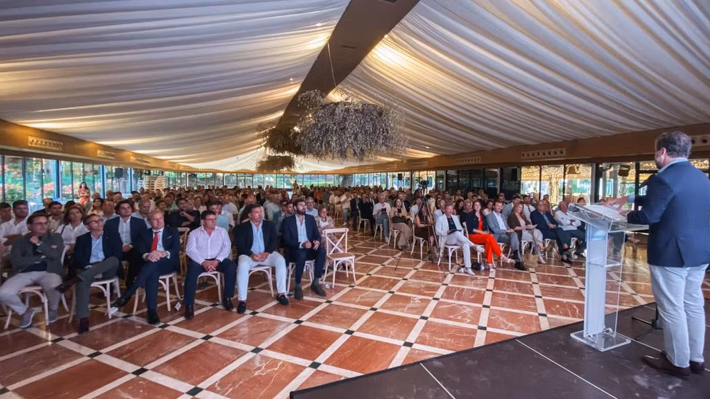 Cientos de personas en la Finca Buenavista de Murcia, para asistir a la presentación de Atenea.