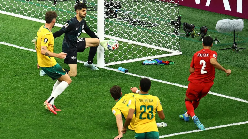 Patrick Beach, durante una acción en el partido contra Turquía.