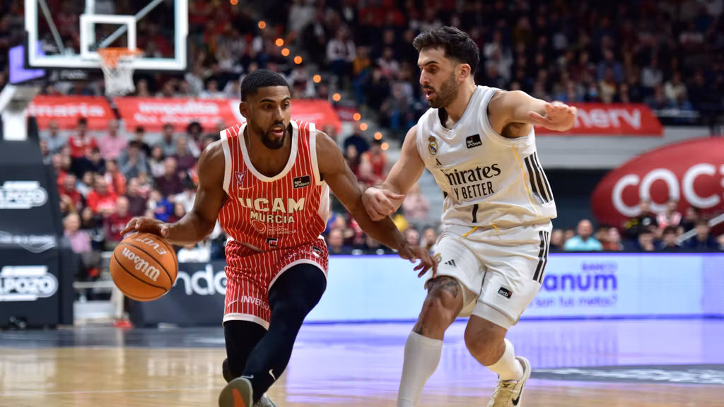 David DeJulius, en una acción ofensiva durante la temporada histórica del UCAM Murcia CB.