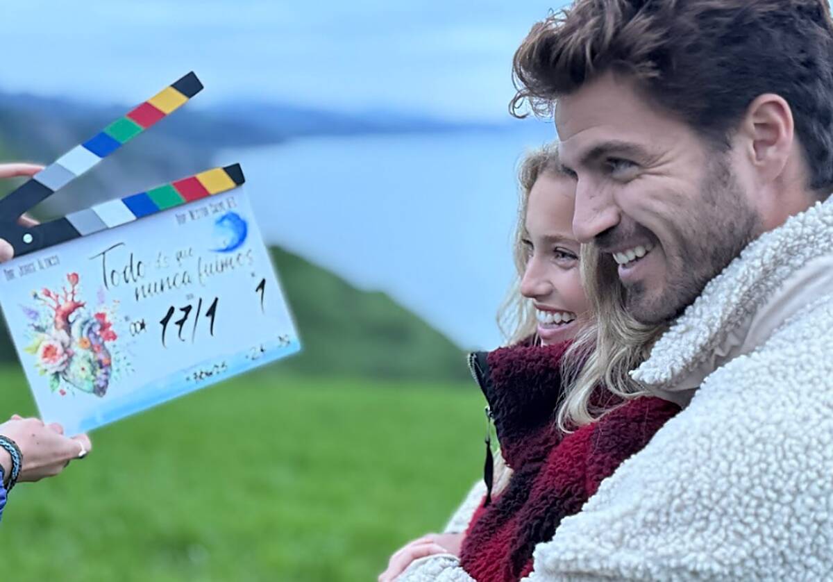 Foto: Imagen de Maxi Iglesias y Margarida Corceiro, durante el rodaje de 'Todo lo que nunca fuimos'. (Warner Bros Pictures)