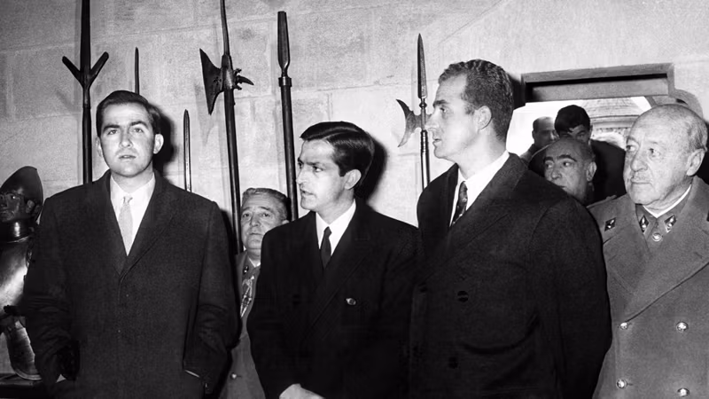 Suárez y Juan Carlos, en los años del régimen.