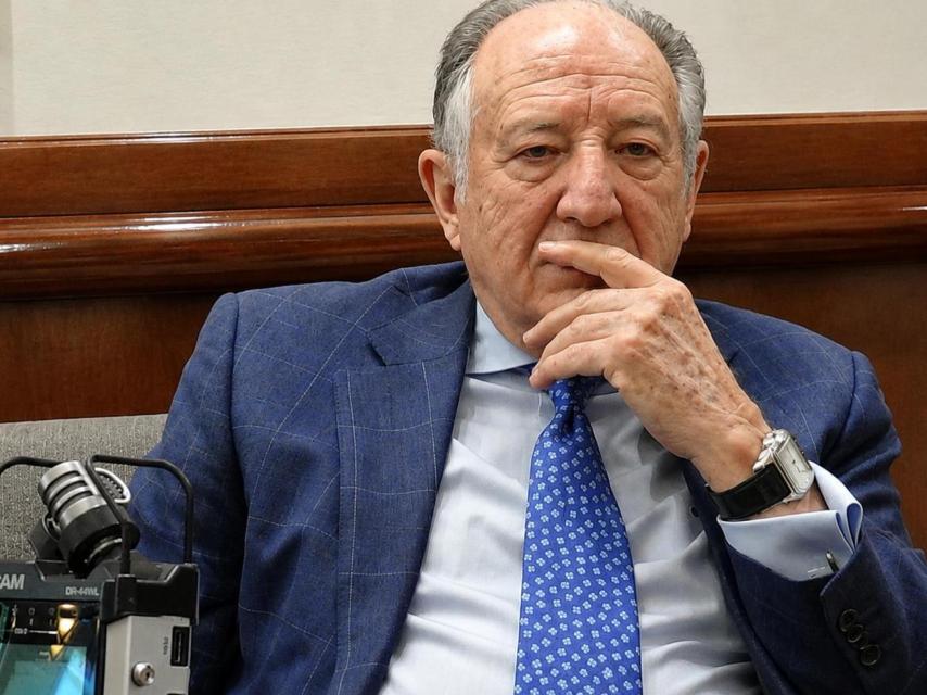 El exdirector del Centro Nacional de Inteligencia, Félix Sanz Roldán, durante la entrevista.
