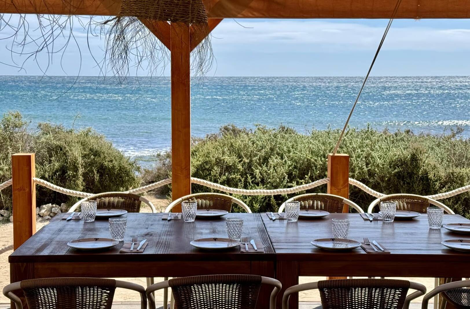 Foto: Un reconocido chef madrileño ha trasladado su experiencia en la alta cocina a este enclave frente al mar, dentro del entorno protegido de Cabo Cope, en Águilas. (El Sombrerico)