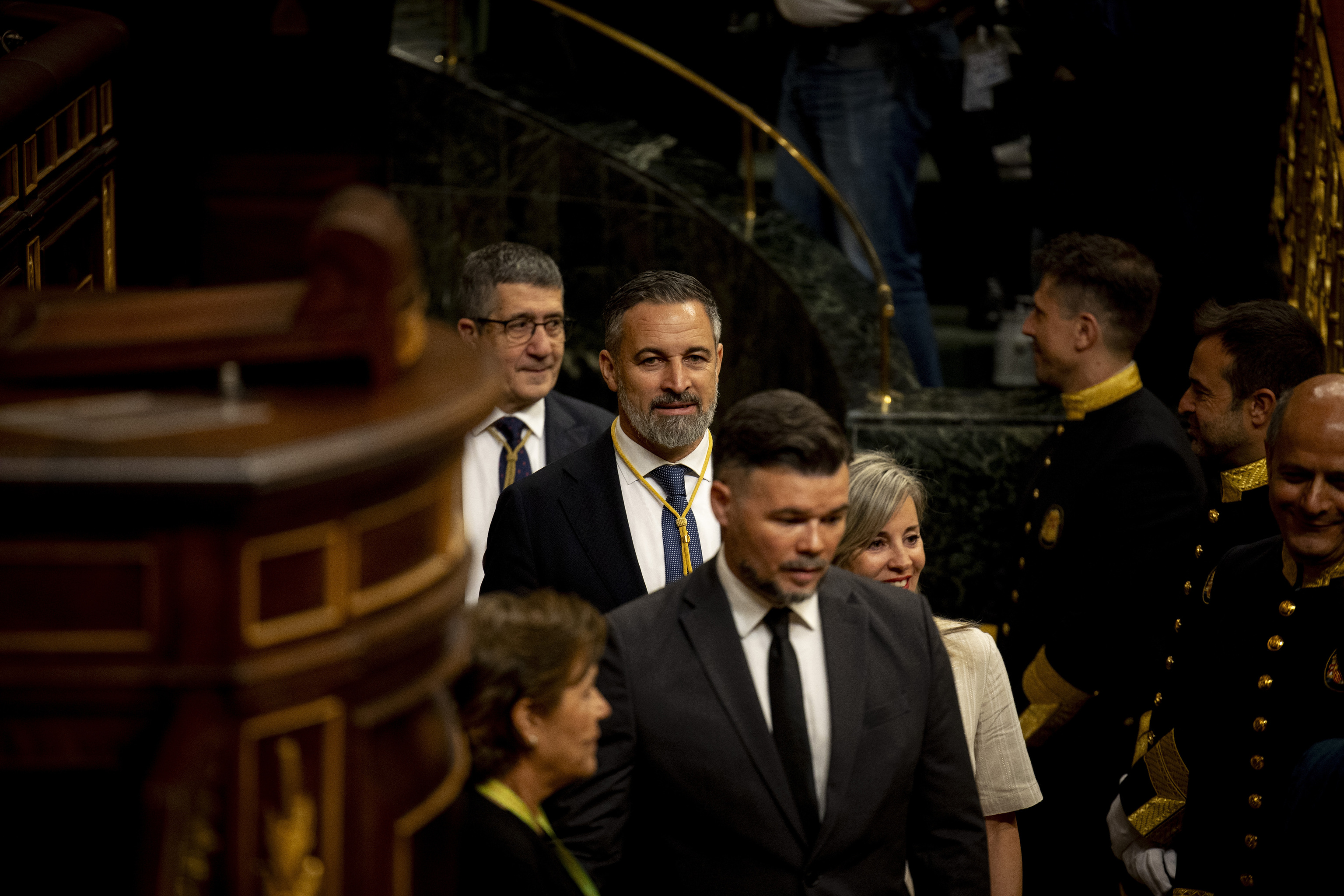 Los diputados Gabriel Rufián (ERC), Verónica Martínez Barbero (Sumar), Santiago Abascal (Vox) y Patxi López (PSOE) acceden ayer al hemiciclo del Congreso
