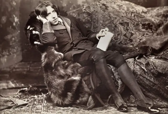 Retrato a blanco y negro de Oscar Wilde