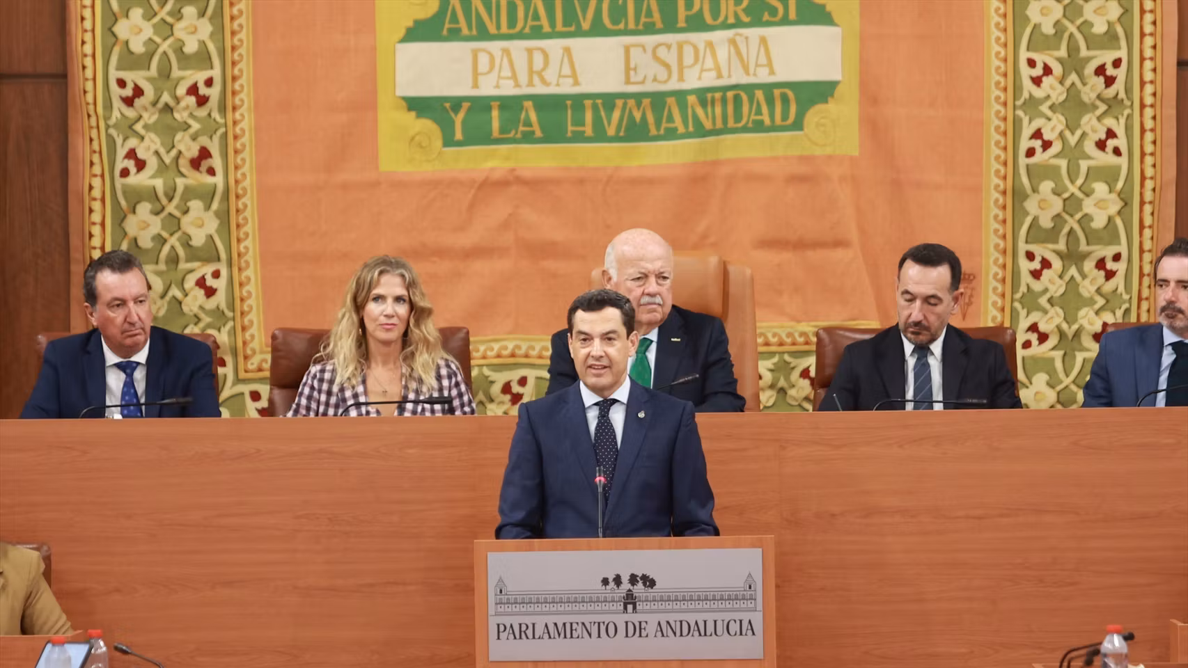 Juanma Moreno durante el discurso de investidura en el Parlamento autonómico