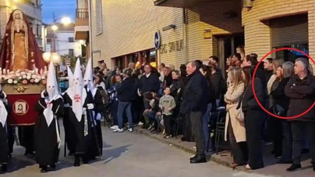 Paqui Muñoz y Santos Cerdán, durante la procesión del Viernes Santos en Milagro.