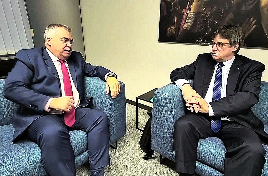 Santos Cerdán, reunido en Bruselas con Carles Puigdemont para cerrar la investidura de Sánchez.