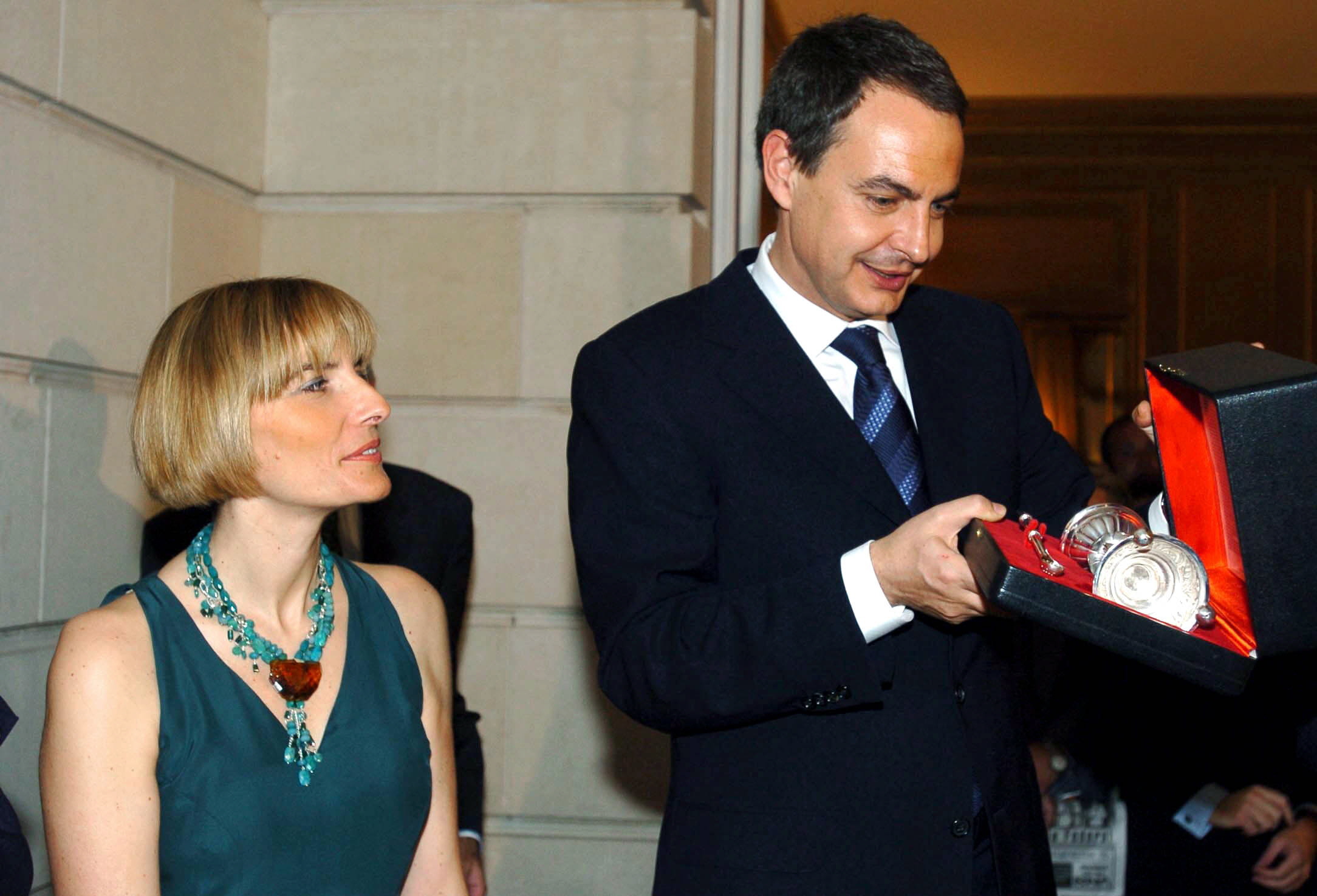 El ex presidente José Luis Rodríguez Zapatero y su mujer, Sonsoles Espinosa, en una imagen de archivo en la que ella lleva puesto un collar ahora incautado