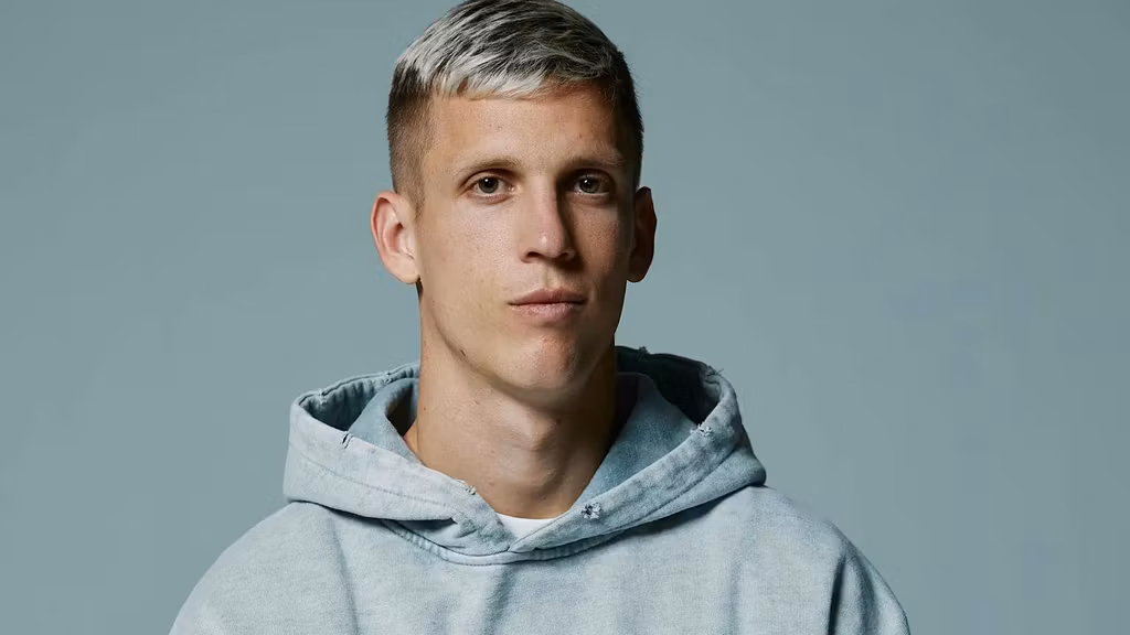 Dani Olmo posa durante una entrevista.