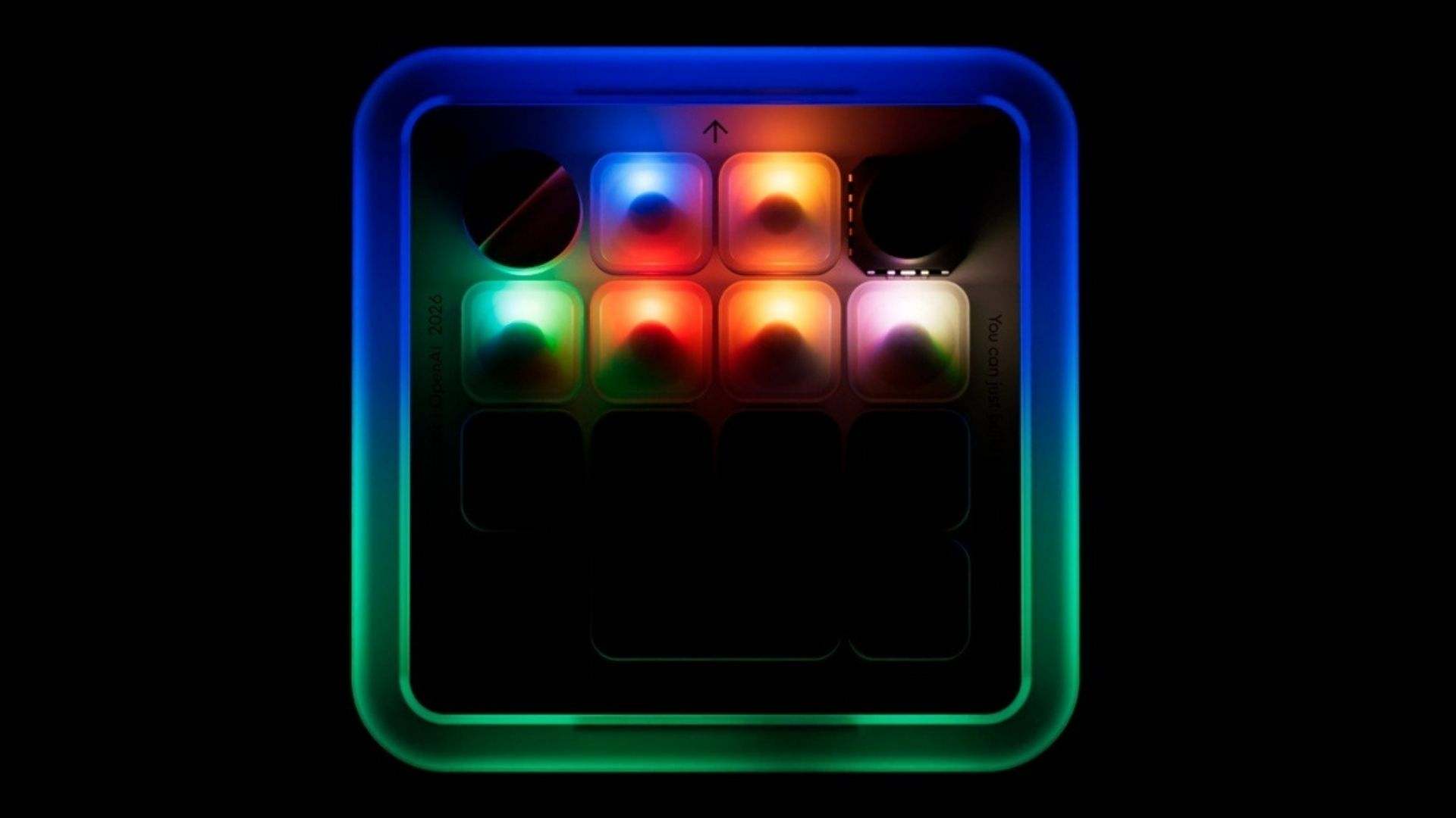 Así es el primer dispositivo de OpenAI: dan el salto al hardware para competir por los programadores