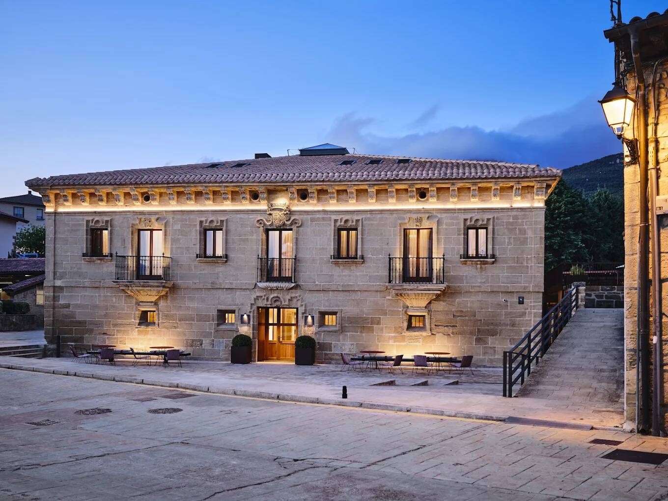 Foto: El primer hotel de la familia Rothschild fuera de Francia ocupa una elegante casa solariega del siglo XVII restaurada en Samaniego. (Google)