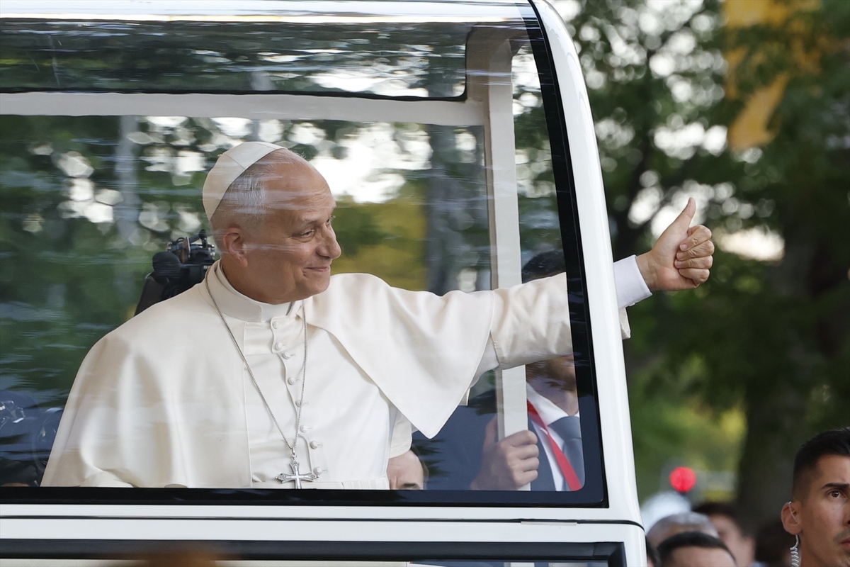El Papa León XIV asiste y preside la vigilia de oración con los jóvenes, en la Plaza de Lima, a 6 de junio de 2026(J.J. Guillén / EFE / Pool)