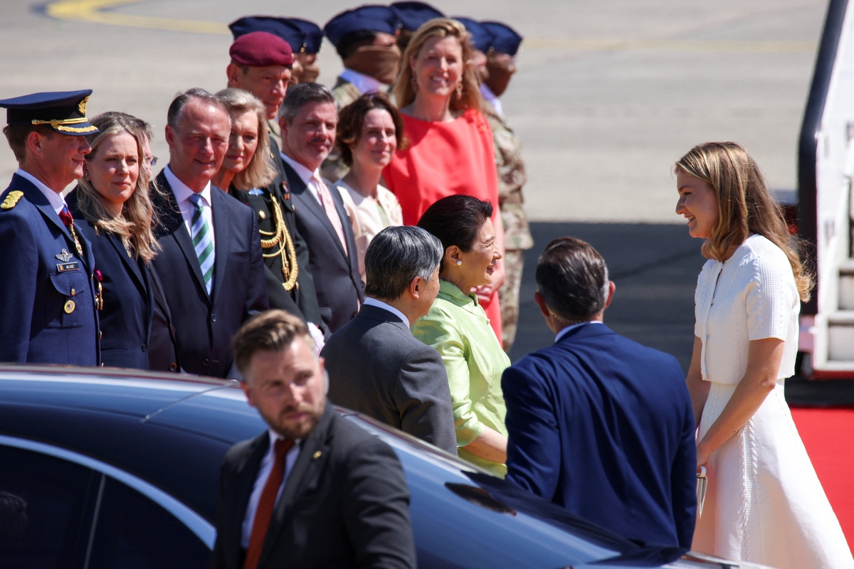 Elisabeth de Bélgica recibe a los emperadores de Japón (REUTERS/Nicolas Economou)